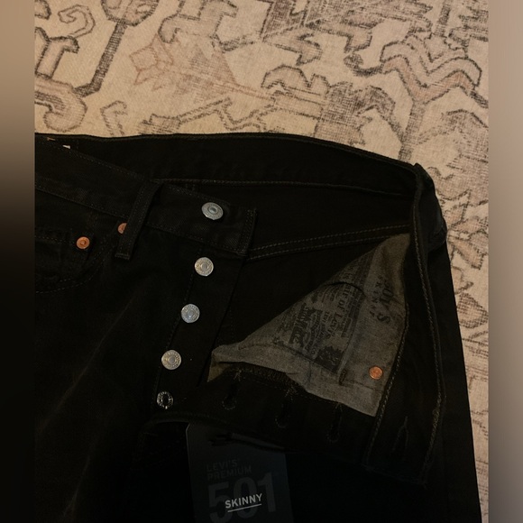 Levi’s - Picture 3 of 5